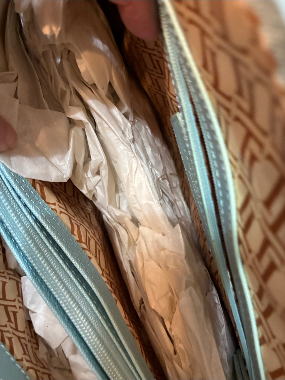 Tignanello🥳HP🥳Powder Blue Leather Purse - Picture 12 of 16